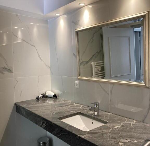 דירת חדר סופריור, Château Hermitage De Combas