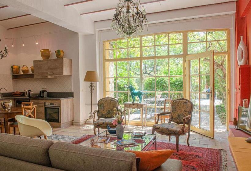 דירת חדר סופריור, Château Hermitage De Combas