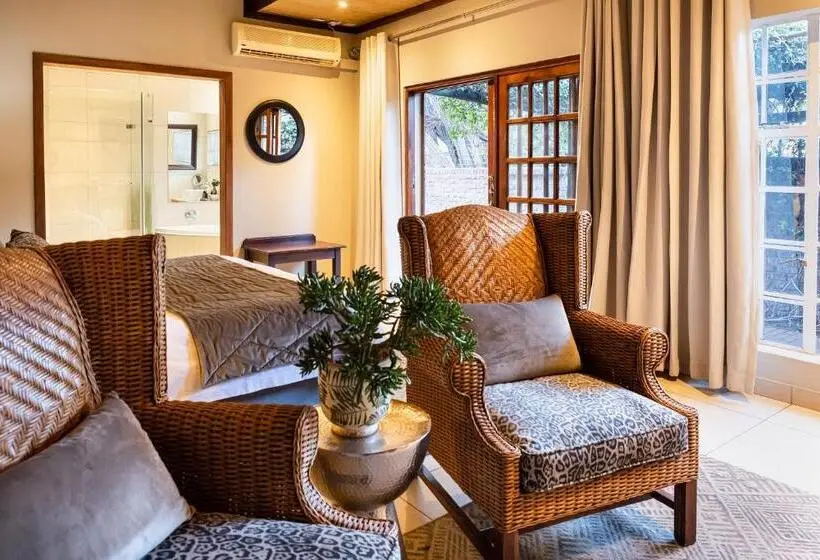 キングサイズベッドのスーペリアルーム, Kathu Gamagara Lodge