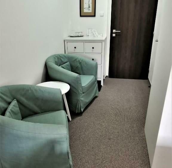 חדר אקונומי, švýcarský Dům