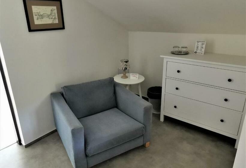 חדר אקונומי, švýcarský Dům