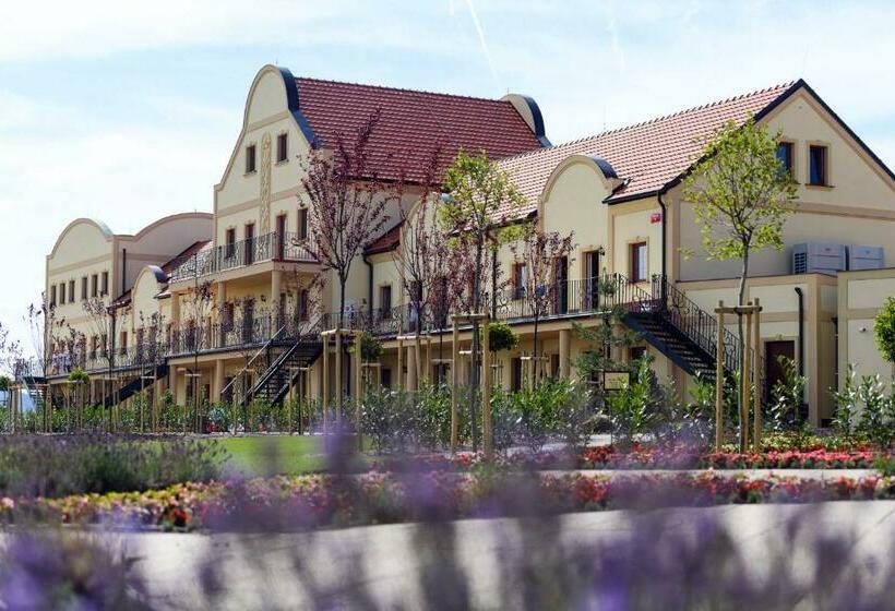 غرفة سوبيريور ثلاثية, Vinařství U Kapličky