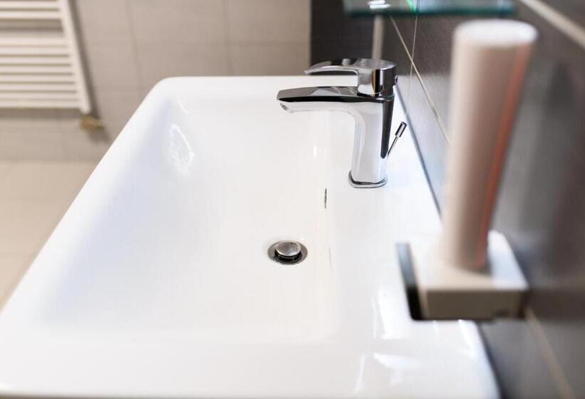 غرفة قياسية رباعية, Vinařství U Kapličky