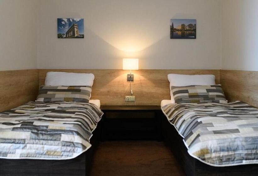 غرفة قياسية رباعية, Vinařství U Kapličky