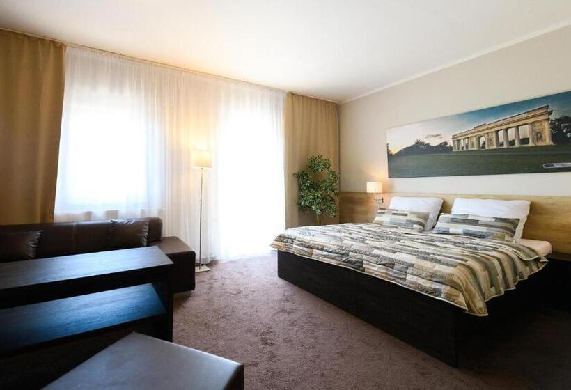 غرفة قياسية رباعية, Vinařství U Kapličky