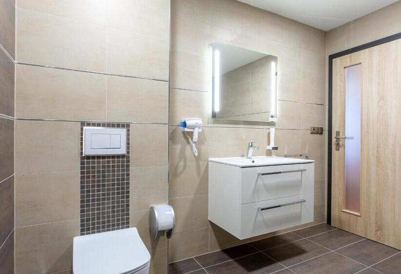 غرفة سوبيريور ثلاثية, Vinařství U Kapličky