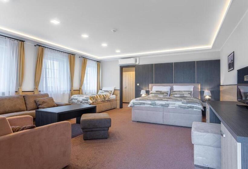 غرفة سوبيريور ثلاثية, Vinařství U Kapličky