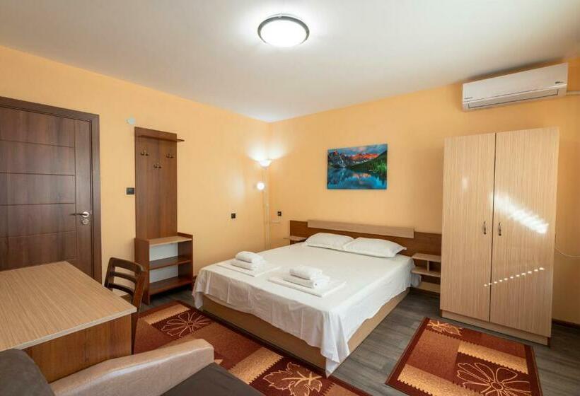 バルコニー付きデラックスルーム, Family Hotel Preslav