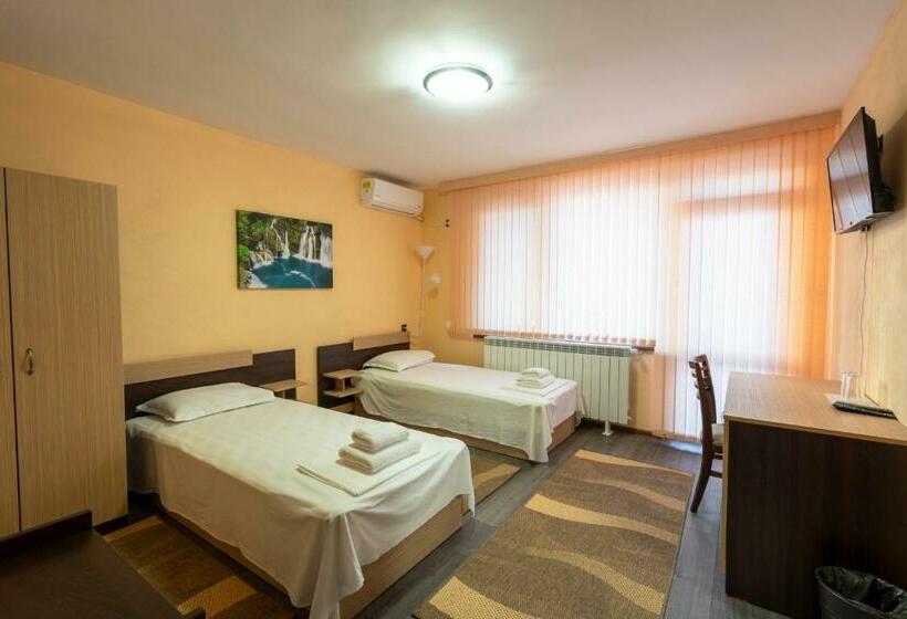 バルコニー付きスタンダードルーム, Family Hotel Preslav