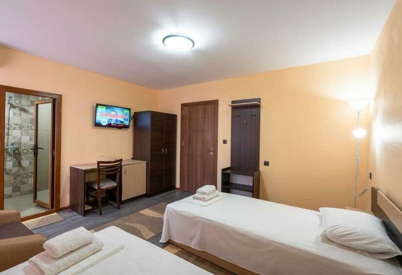 Номер Стандарт с Балконом, Family Hotel Preslav