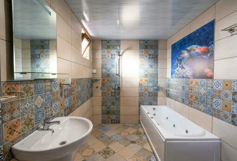 バルコニー付きスタンダードステューディオ, Family Hotel Preslav