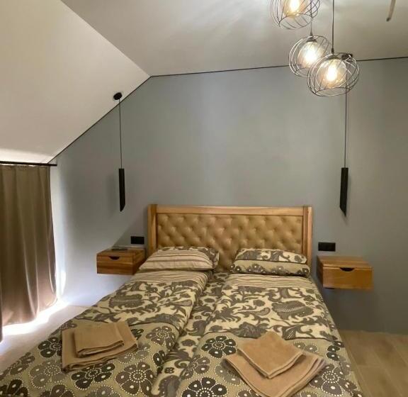 클래식 4인 룸, Lisnyi