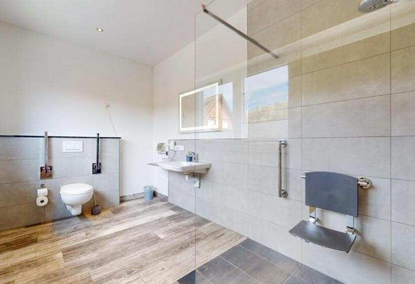 סוויטת ג'וניור עם מרפסת, Fba Village