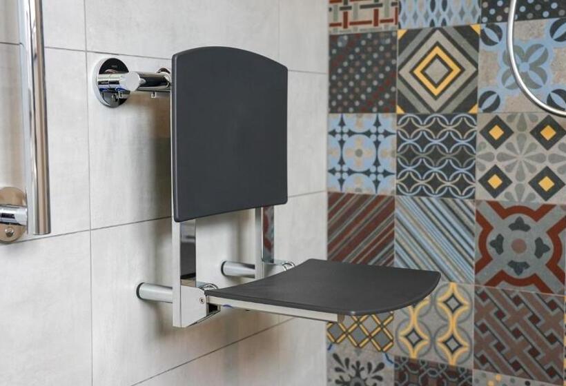 סוויטת ג'וניור עם מרפסת, Fba Village