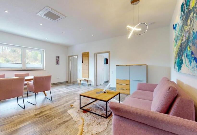 סוויטת ג'וניור עם מרפסת, Fba Village