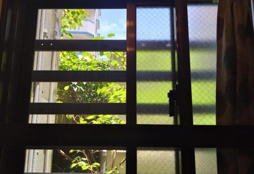 חדר אקונומי, Guesthome Machiya Koza