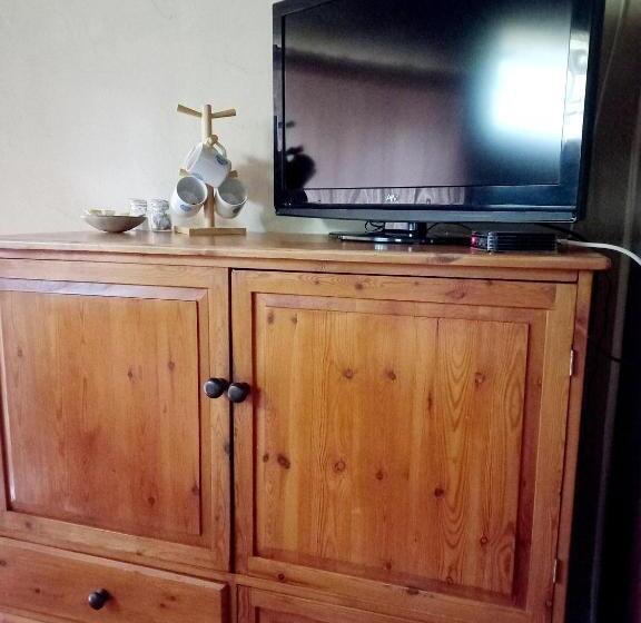 חדר משפחתי, Brentwood Lodge