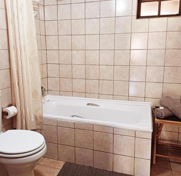 דירת שני חדרים, Brentwood Lodge