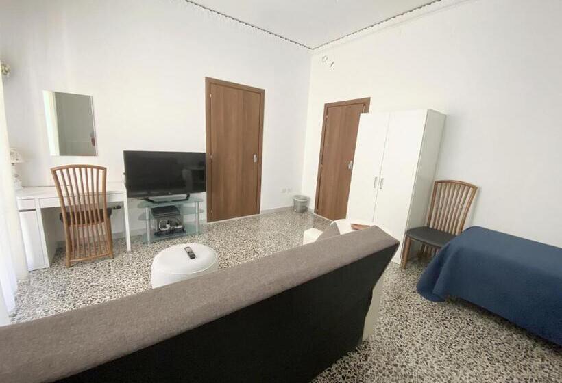 Кровать в Общей Комнате, Enjoy Vida