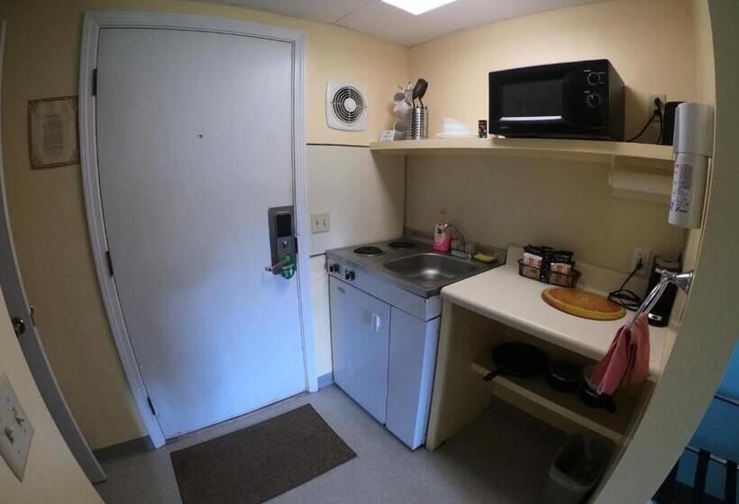 إستوديو ديلوكس, Copper Lantern Motor Lodge