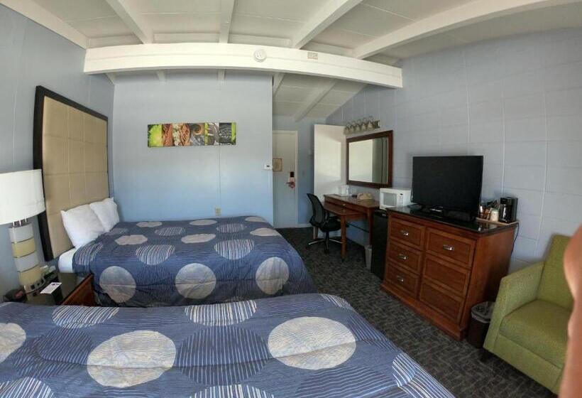 غرفة قياسية مطلّة علي النهر, Copper Lantern Motor Lodge