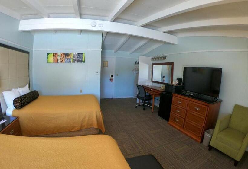 غرفة عائلية, Copper Lantern Motor Lodge