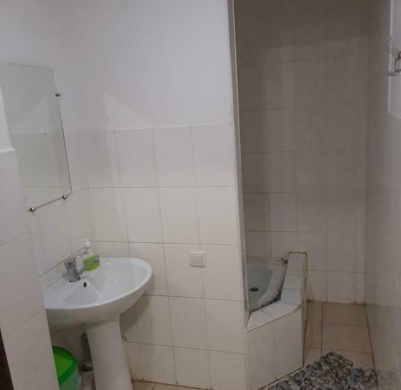 经典四人房间, Pivdennyi