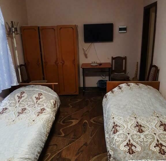 经典四人房间, Pivdennyi