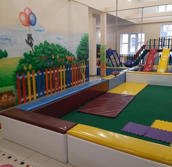 家庭间, Pivdennyi