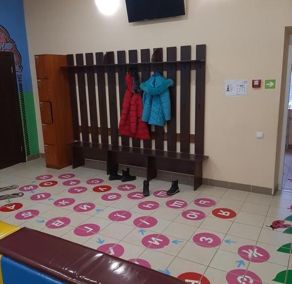 家庭间, Pivdennyi