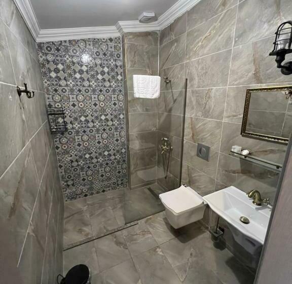 Номер Стандарт Вид на Горы, Pordani̇s