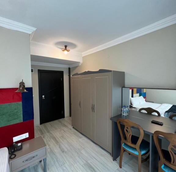 Номер Стандарт Вид на Горы, Pordani̇s