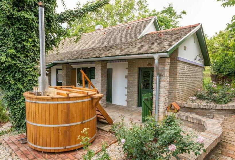 이그제큐티브 스위트, Provence Birtok