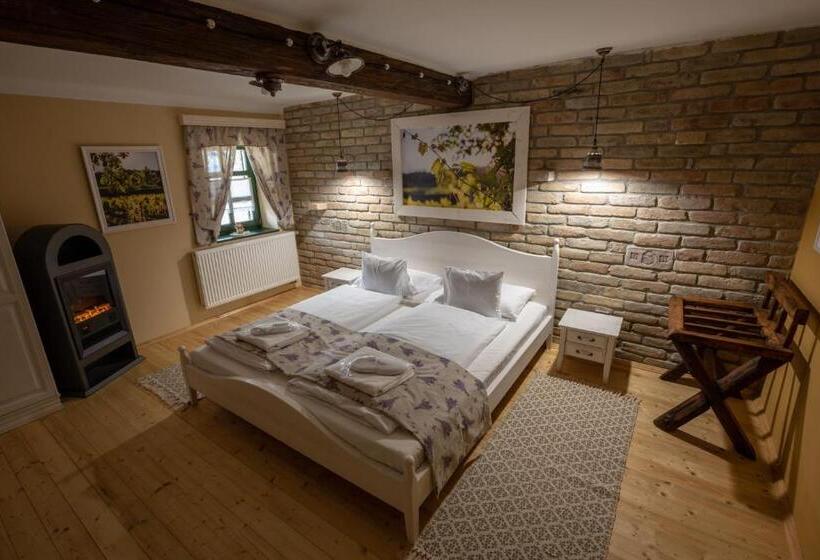 이그제큐티브 스위트, Provence Birtok