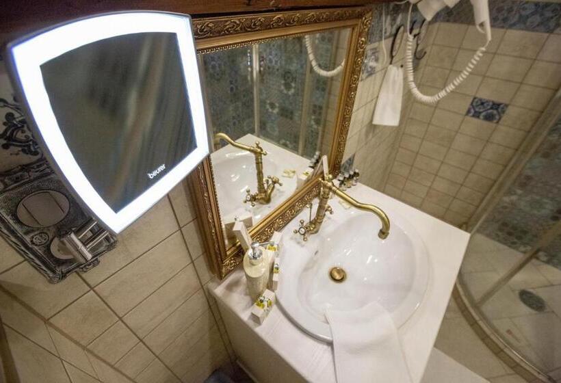 디럭스 룸, Provence Birtok