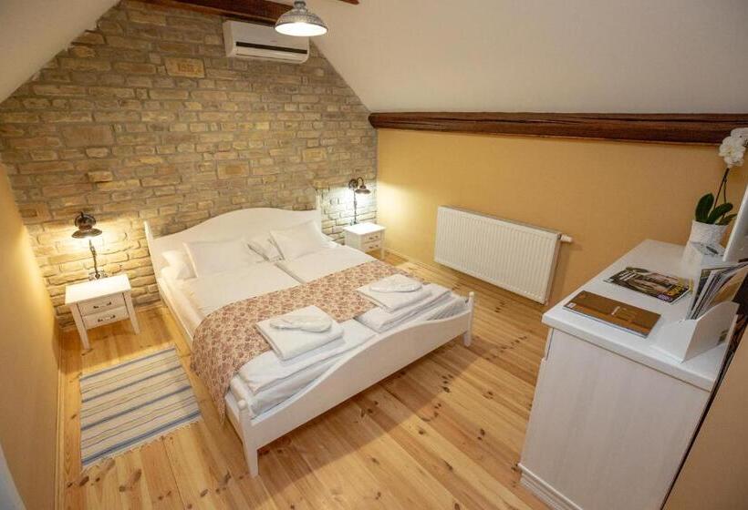 디럭스 룸, Provence Birtok