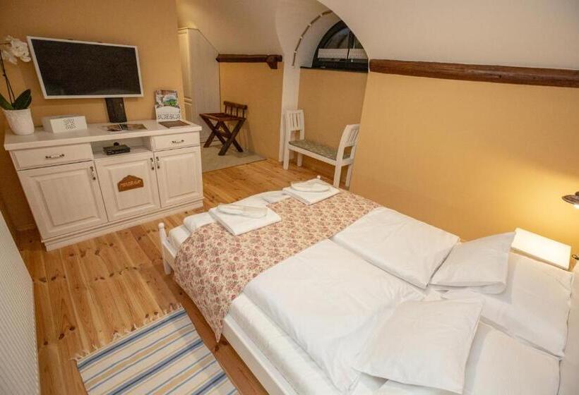 디럭스 룸, Provence Birtok