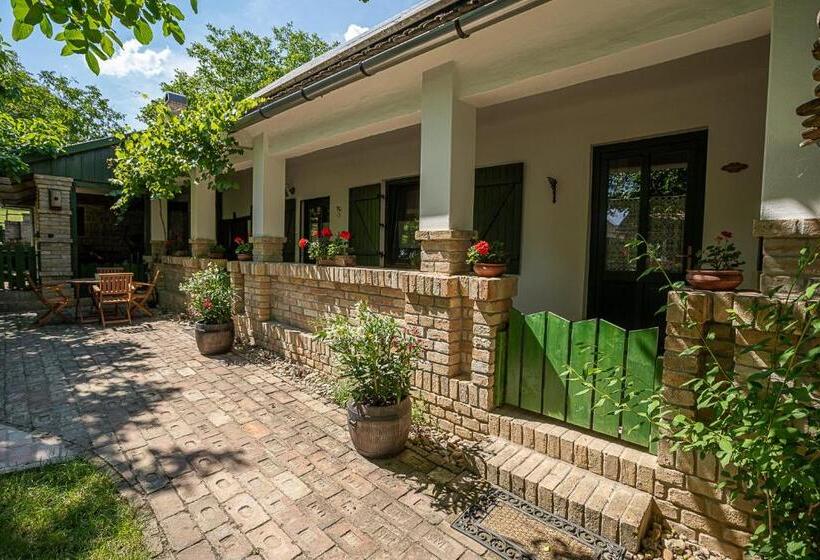 디럭스 스위트, Provence Birtok