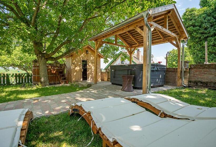 디럭스 스위트, Provence Birtok