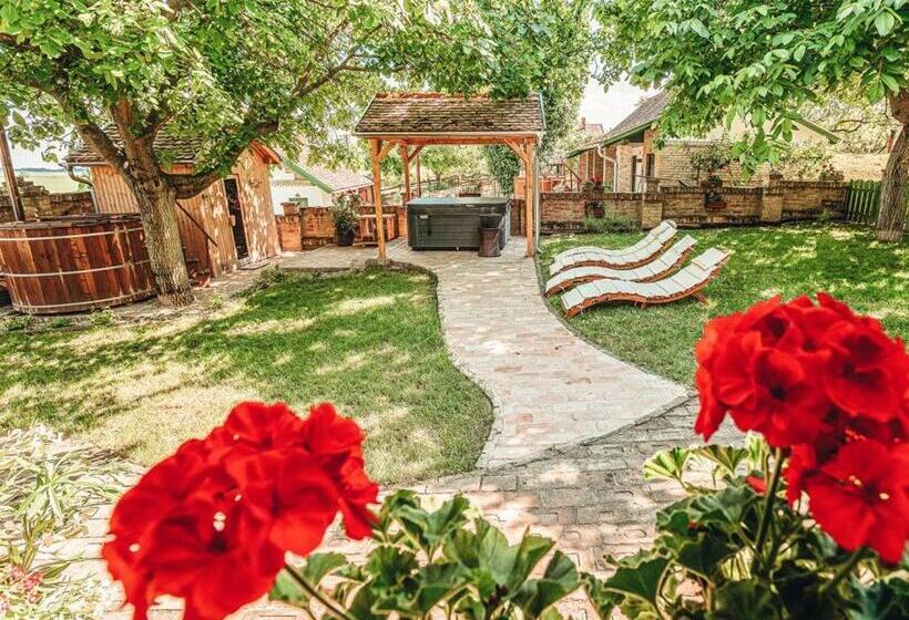 디럭스 스위트, Provence Birtok