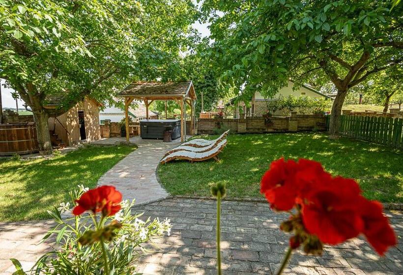 디럭스 스위트 킹 침대, Provence Birtok