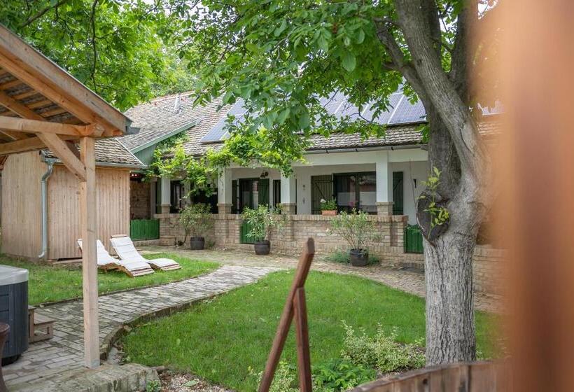 디럭스 스위트, Provence Birtok