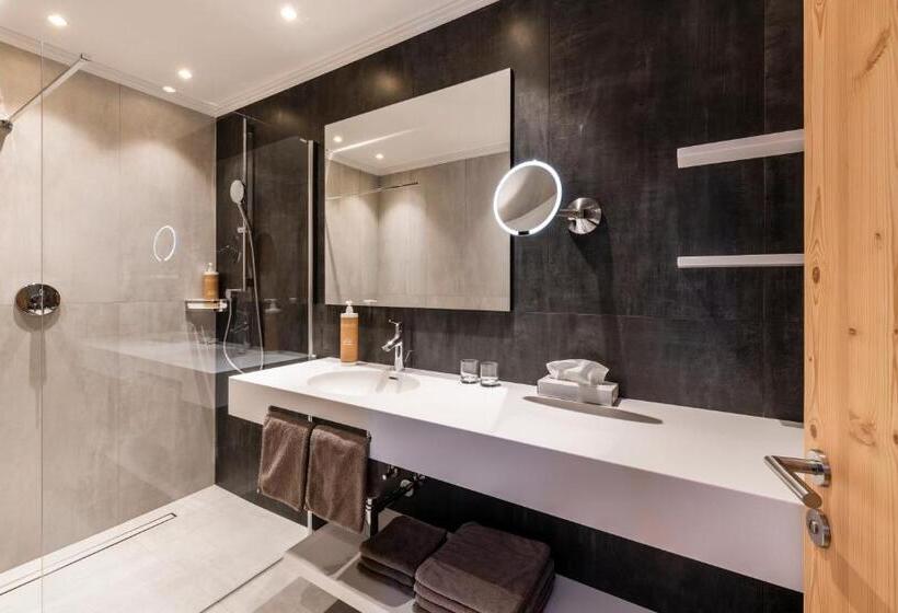 חדר משפחתי, Rösslwirt