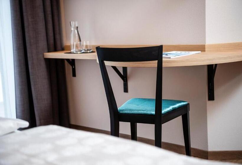 חדר בסיסי, Rösslwirt