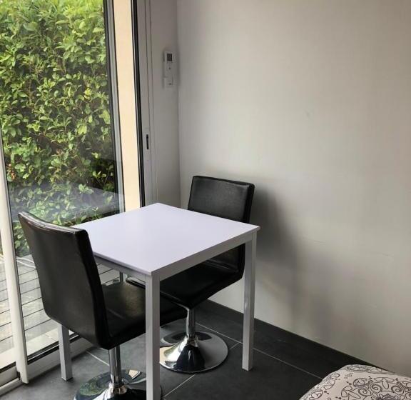 スタンダードルーム, Chez Frédérique Et Jean Claude