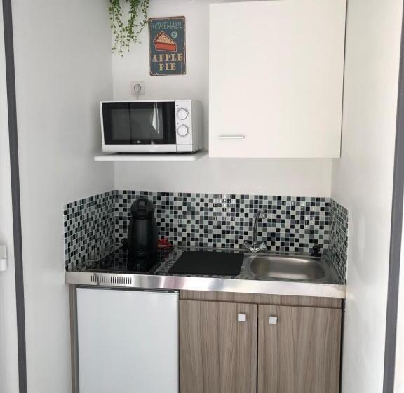 スタンダードルーム, Chez Frédérique Et Jean Claude