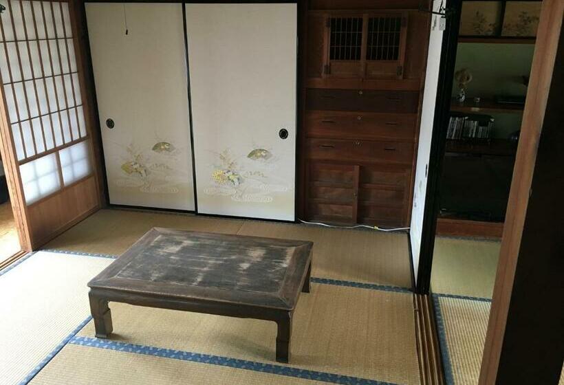 سرير فى غرفة مشتركه, Ioki Station Guest House