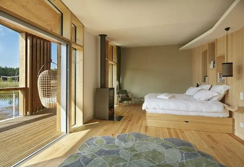 障害者適応デラックスルーム, Les échasses Golf & Surf Eco Lodge