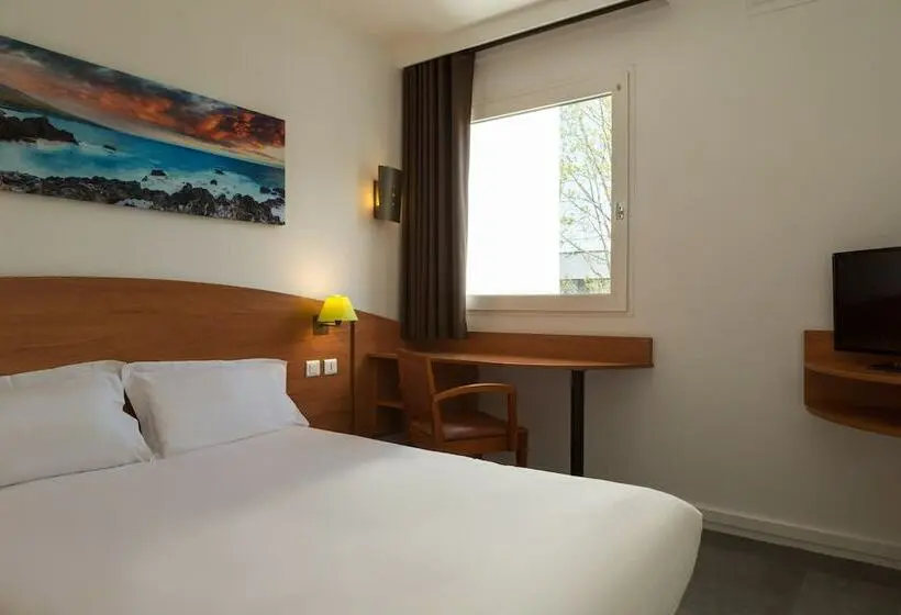 障害者適応デラックスルーム, Les échasses Golf & Surf Eco Lodge