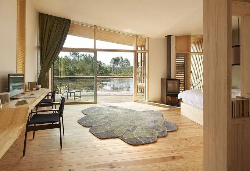 障害者適応デラックスルーム, Les échasses Golf & Surf Eco Lodge